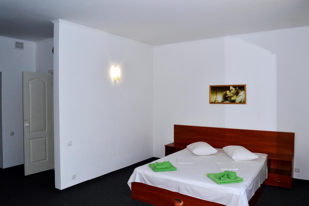 Barbaris Hotel Zaliznîi Port Exterior foto